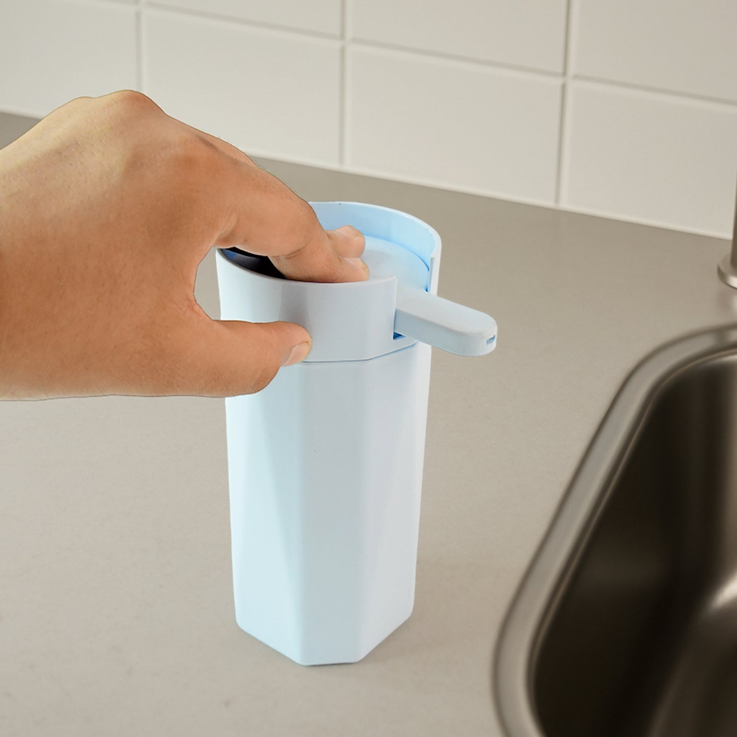 Apex Push It Soap Dispenser Approx 300ml (1 Pc) - Essentials