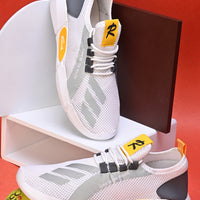 Whie Sneaker shoes - Essentials