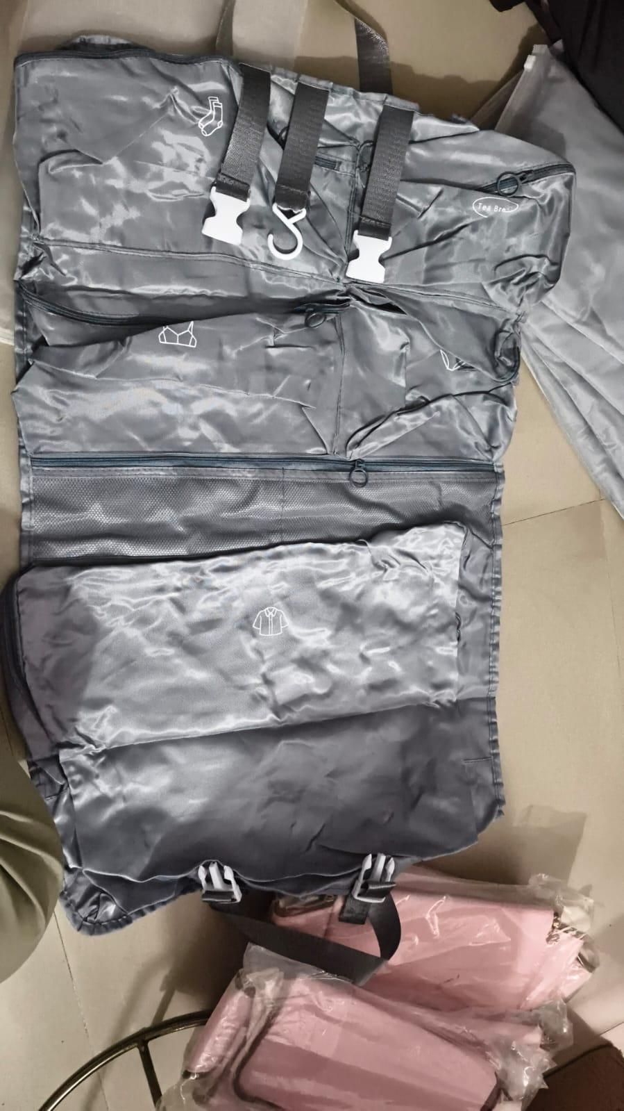 Foldable Hanging Bag - Essentials